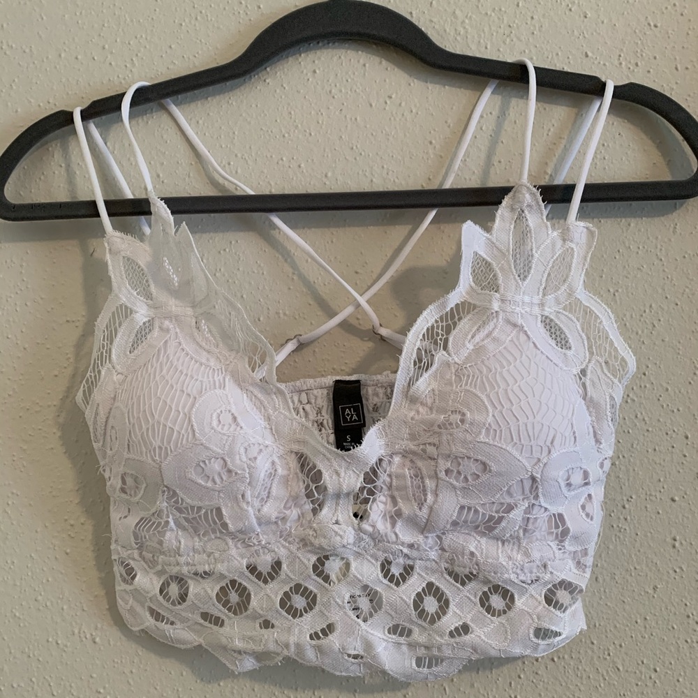 Francesca’s Alya scalloped lace bralette